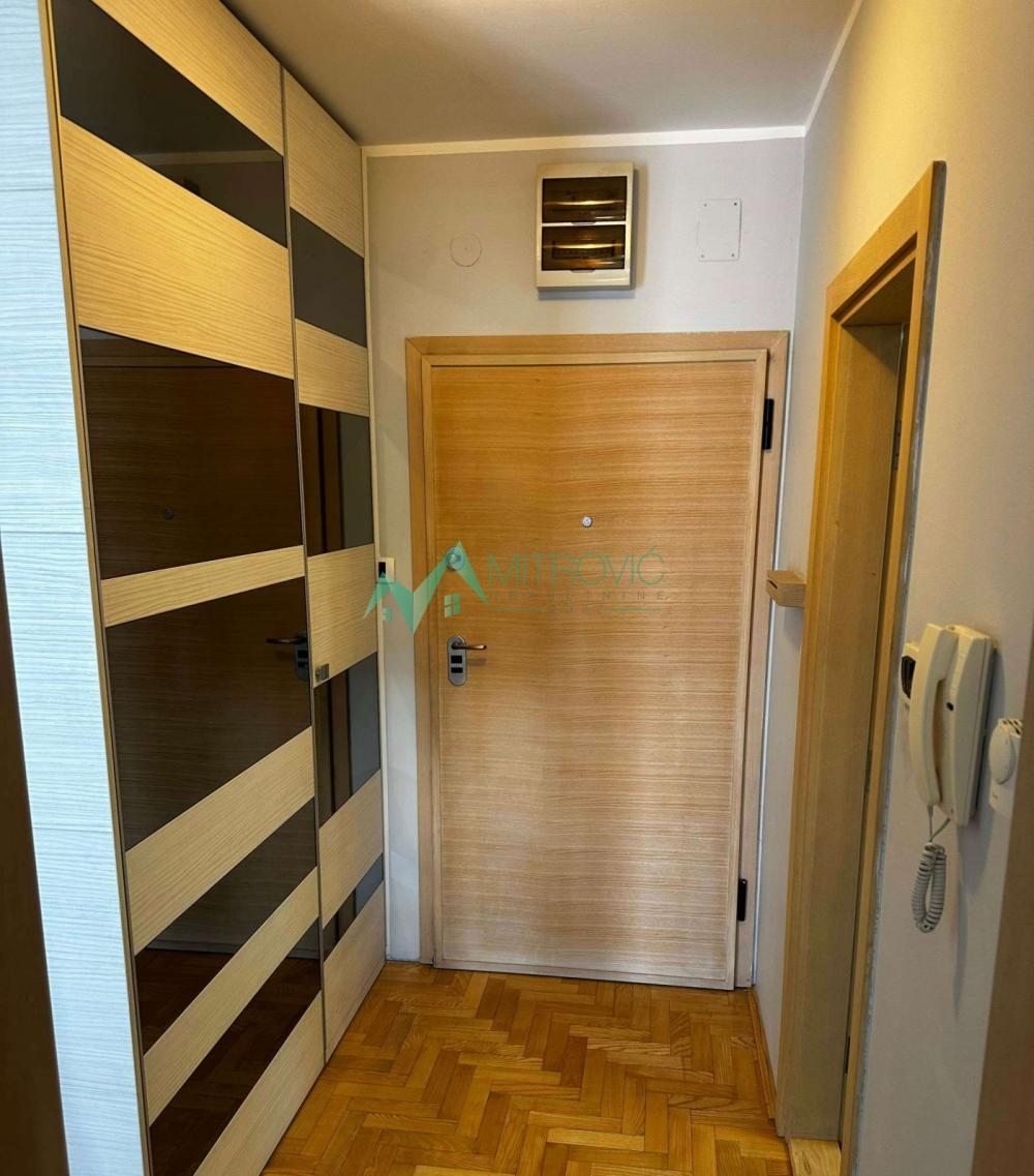 Slika 6 - Odličan dvosoban na Adamovićevom naselju 