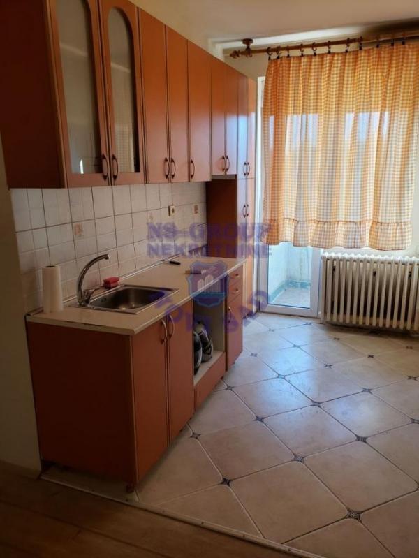 Glavna slika -Dvoiposoban stan na Detelinari!