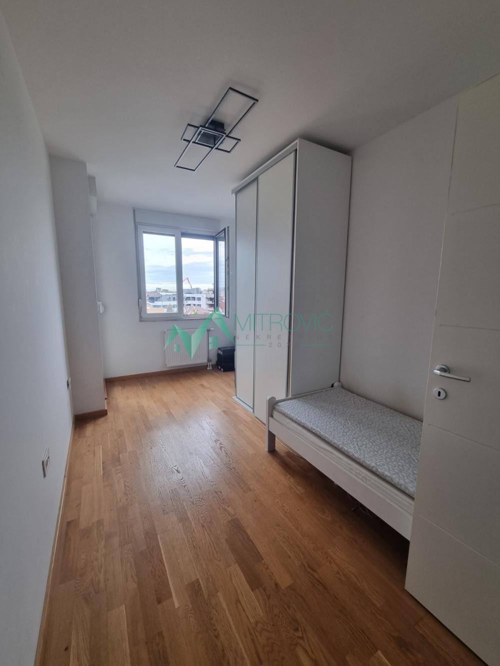 Slika 8 - Porodičan stan 82m2 - Bulevar Patrijarha Pavla 