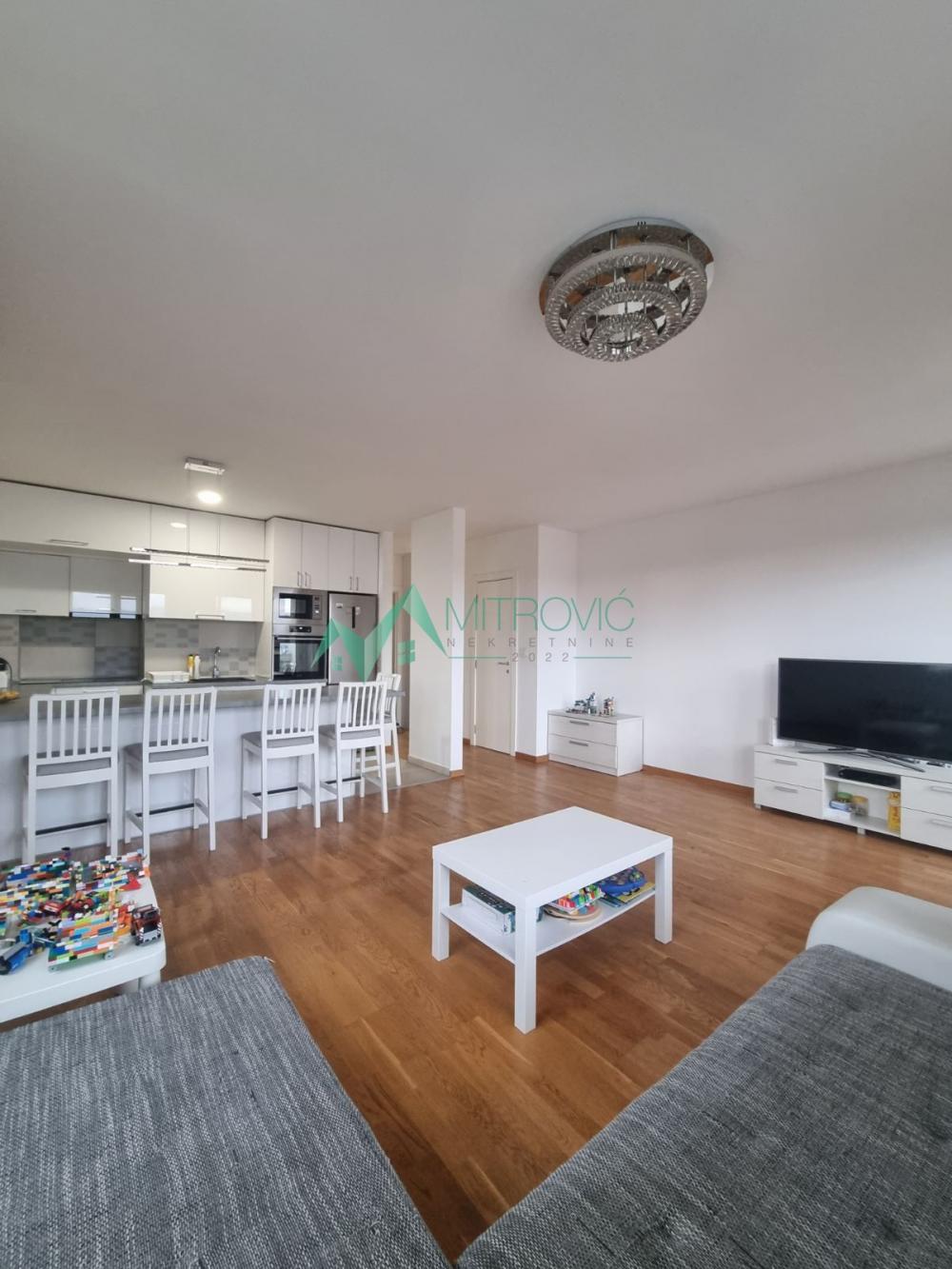 Slika 5 - Porodičan stan 82m2 - Bulevar Patrijarha Pavla 