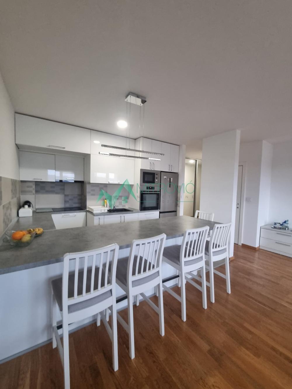 Slika 2 - Porodičan stan 82m2 - Bulevar Patrijarha Pavla 