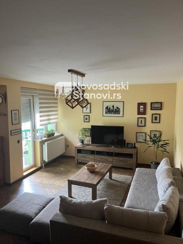 Glavna slika -Četvorosoban duplex na Grbavici