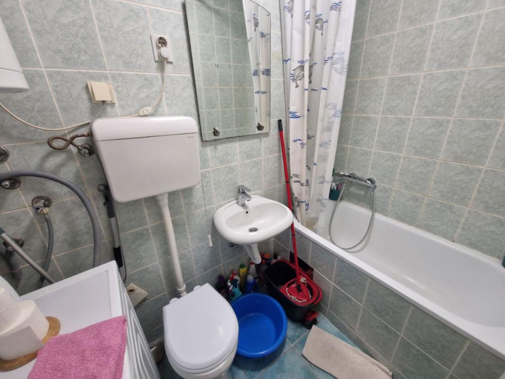 Slika 5 - Dvosoban, 44m2, Bulevar oslobođenja Novi Sad, sa terasom, ima lift