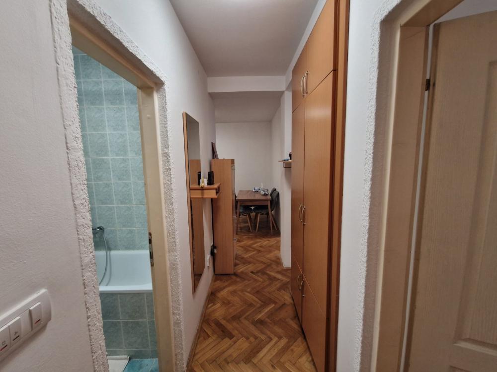 Slika 8 - Dvosoban, 44m2, Bulevar oslobođenja Novi Sad, sa terasom, ima lift