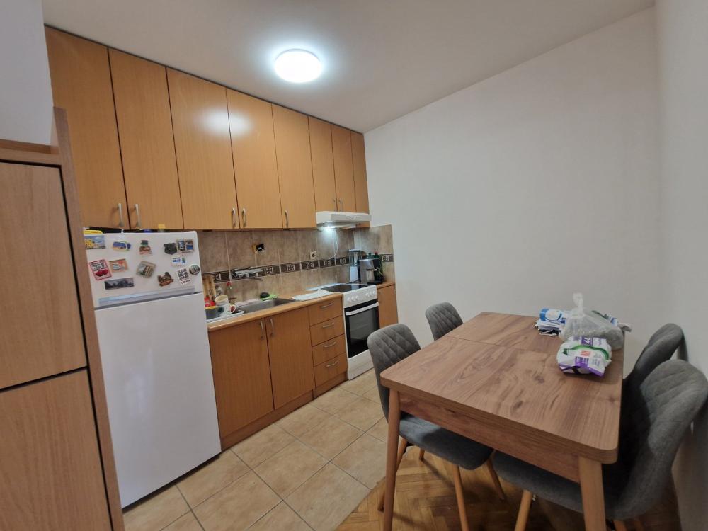 Slika 6 - Dvosoban, 44m2, Bulevar oslobođenja Novi Sad, sa terasom, ima lift