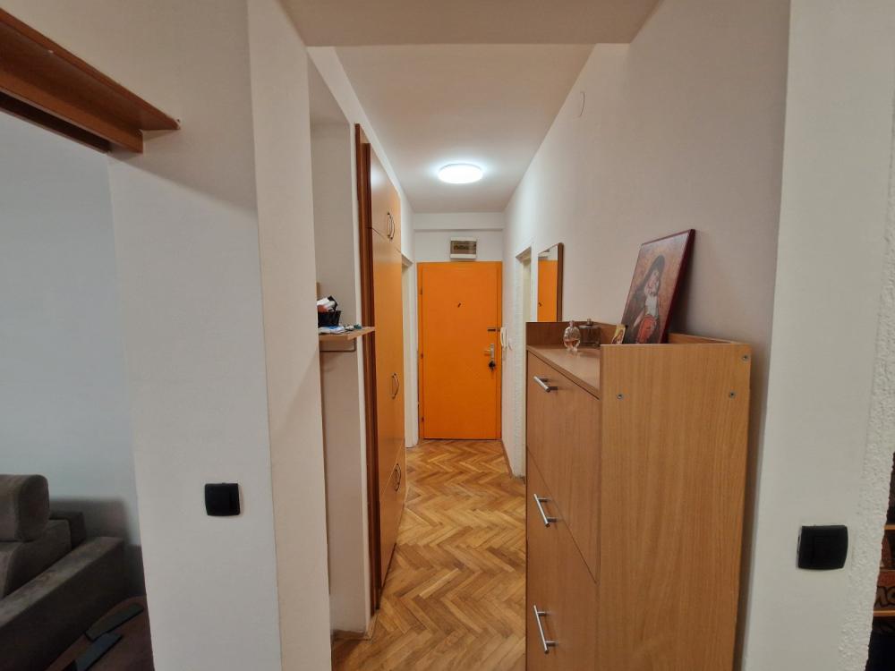Slika 10 - Dvosoban, 44m2, Bulevar oslobođenja Novi Sad, sa terasom, ima lift