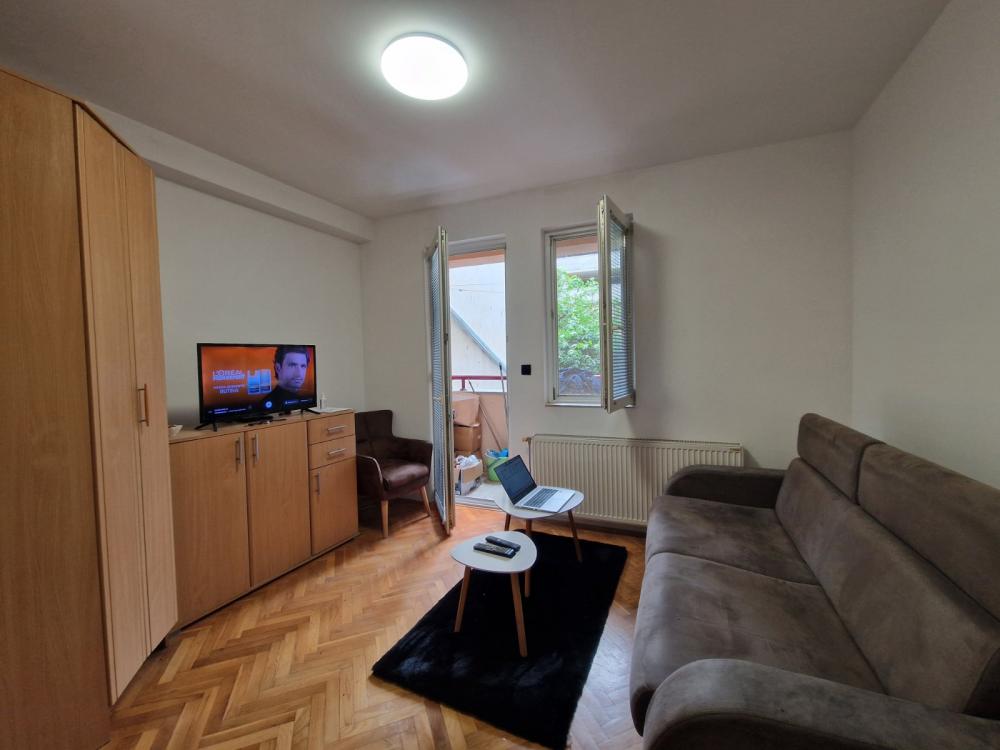 Slika 1 - Dvosoban, 44m2, Bulevar oslobođenja Novi Sad, sa terasom, ima lift