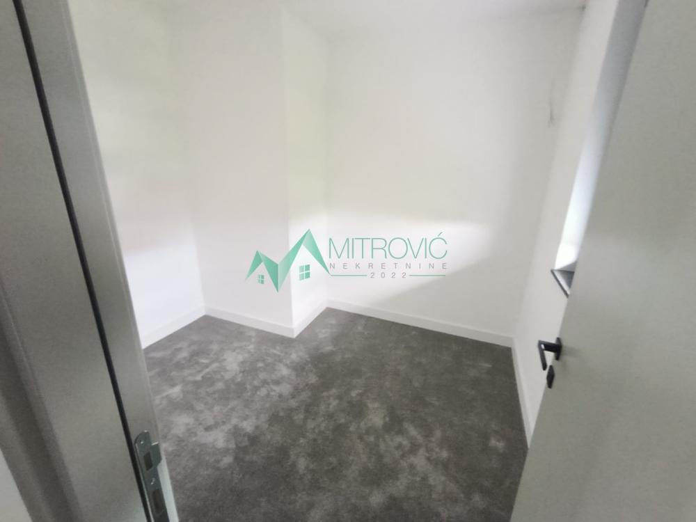 Slika 9 - Petosoban nov stan u dva nivoa 205m2 - Telep 