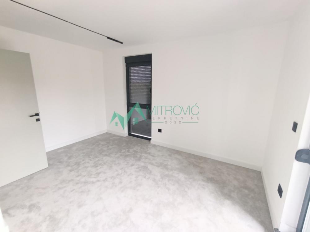 Slika 6 - Petosoban nov stan u dva nivoa 205m2 - Telep 
