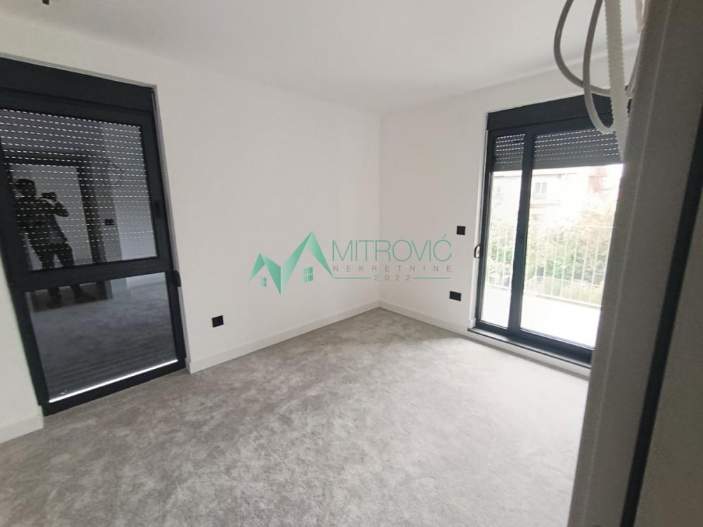 Slika 5 - Petosoban nov stan u dva nivoa 205m2 - Telep 