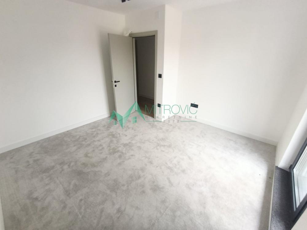 Slika 8 - Petosoban nov stan u dva nivoa 205m2 - Telep 