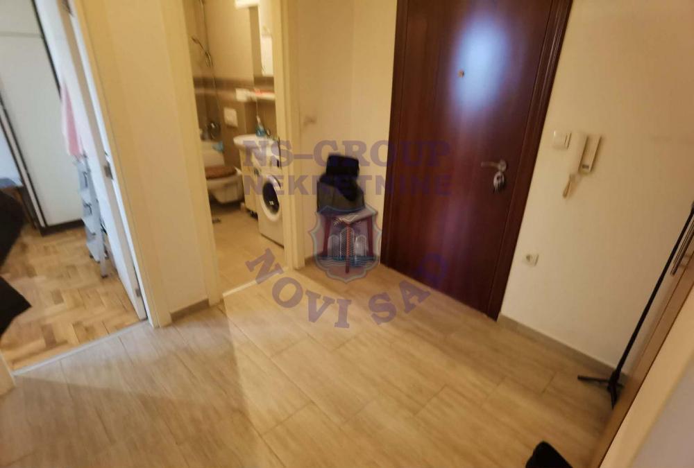 Slika 1 - Na prodaju dvoiposoban stan u Petrovaradinu 
