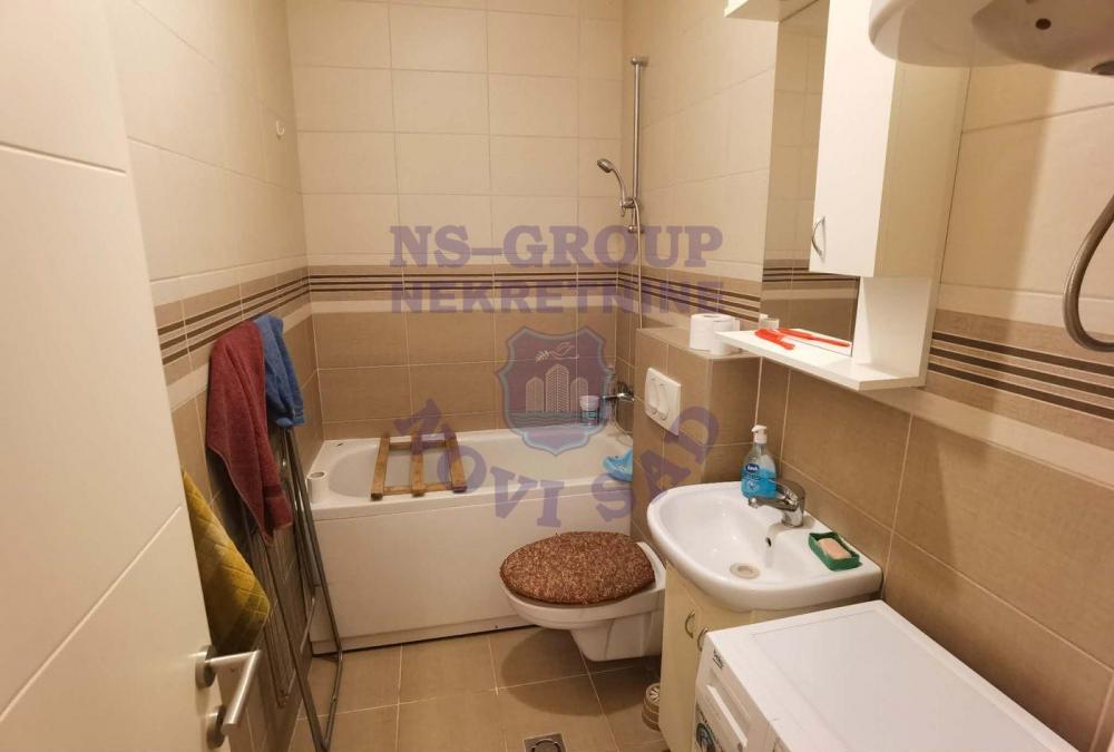 Slika 0 - Na prodaju dvoiposoban stan u Petrovaradinu 