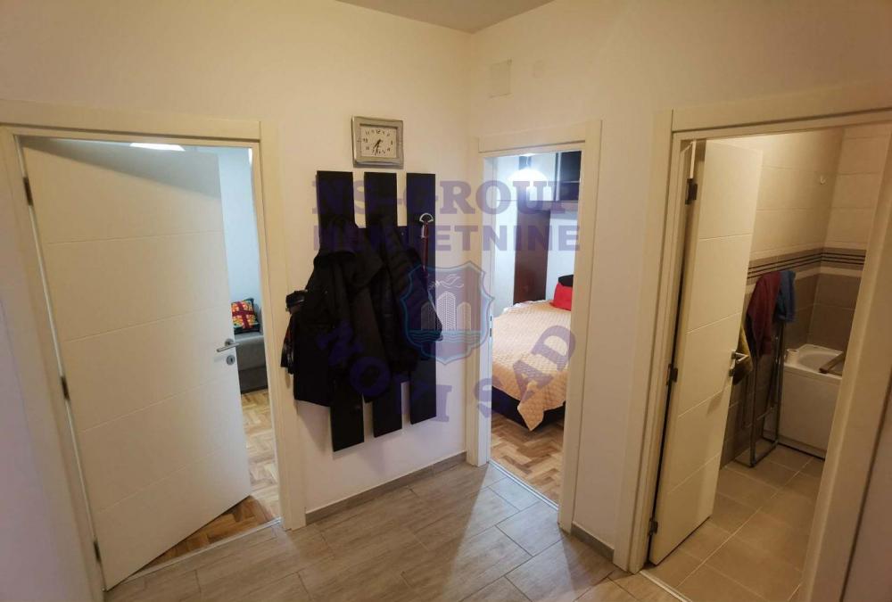 Slika 2 - Na prodaju dvoiposoban stan u Petrovaradinu 