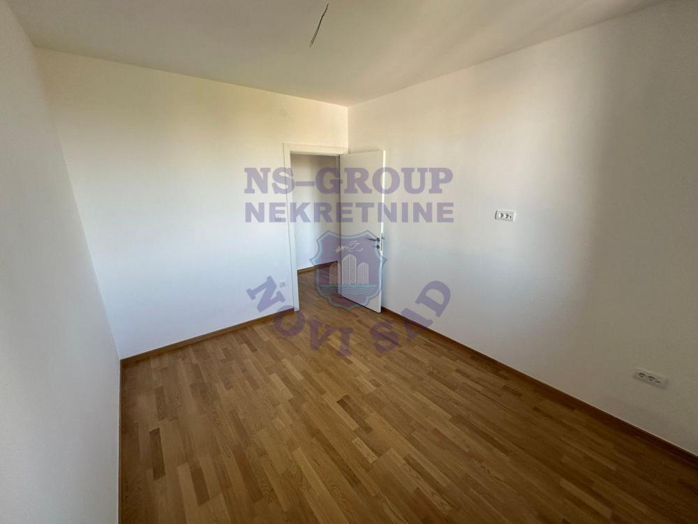 Slika 1 - Troiposoban, 62m2, Telep Novi Sad, sa terasom, ima lift