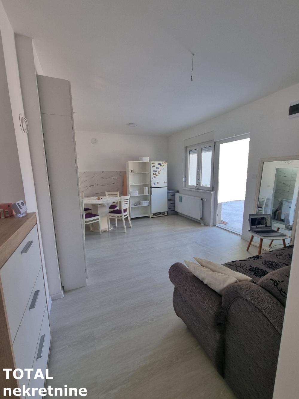 Slika 1 - Stan,VETERNIK,CENTAR,kv: 51.00, € 95000, ID: 1102612