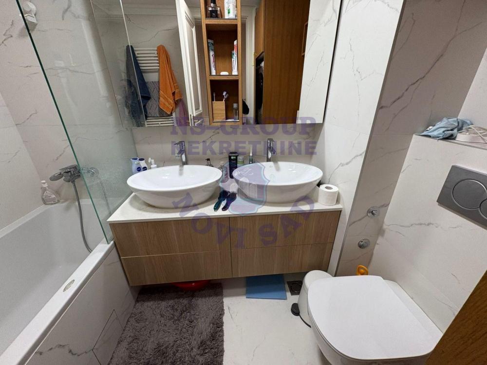 Slika 3 - Prodaja stana, 132m2, Novo naselje Novi Sad, sa terasom, ima lift
