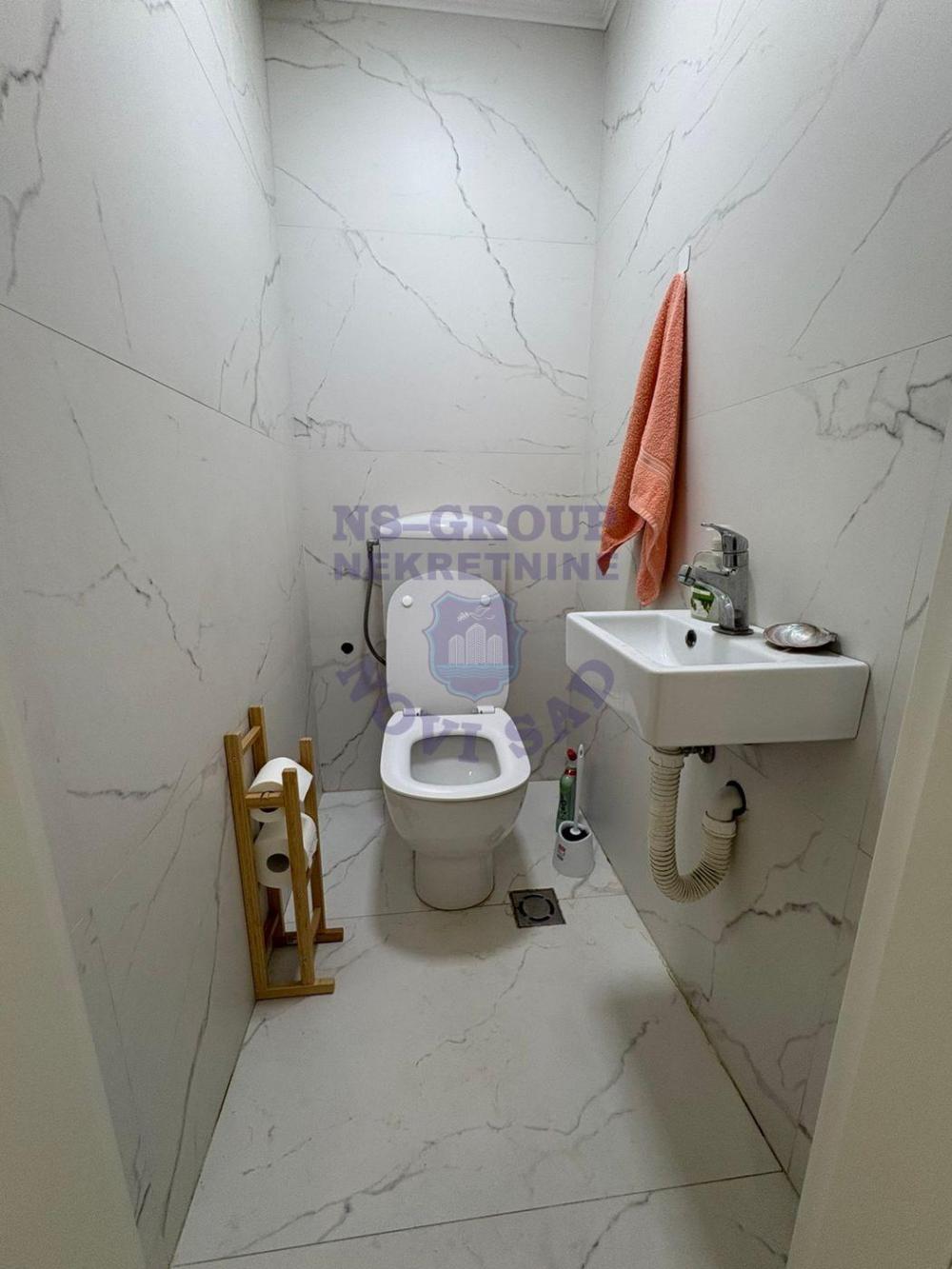Slika 4 - Prodaja stana, 132m2, Novo naselje Novi Sad, sa terasom, ima lift