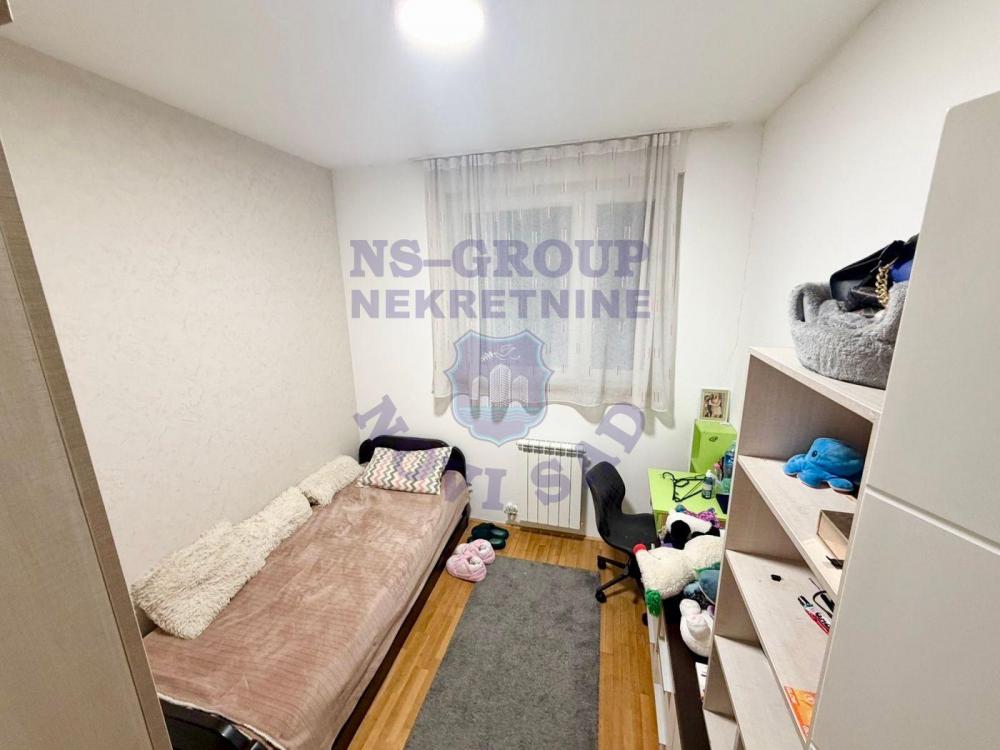 Slika 3 - Trosoban, 53m2, Socijalno Novi Sad, sa terasom, ima lift