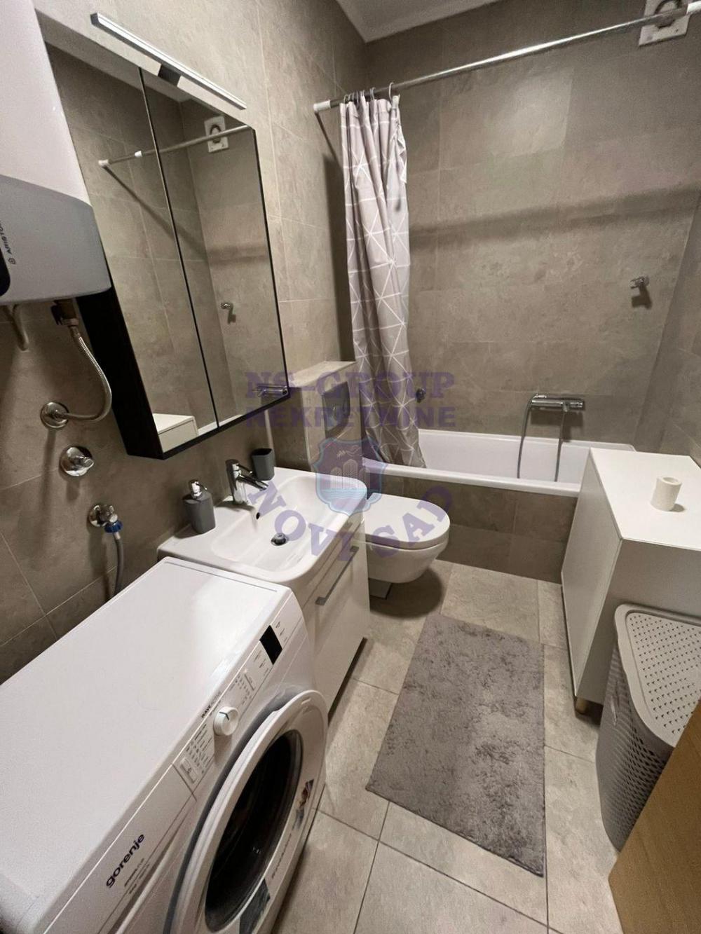 Slika 3 - Dvosoban, 48m2, Novi Sad centar Novi Sad, sa terasom, ima lift