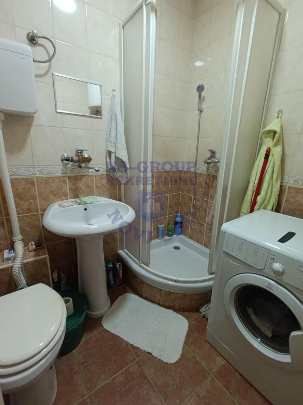 Slika 1 - Dvoiposoban, 60m2, Nova Detelinara Novi Sad, sa terasom