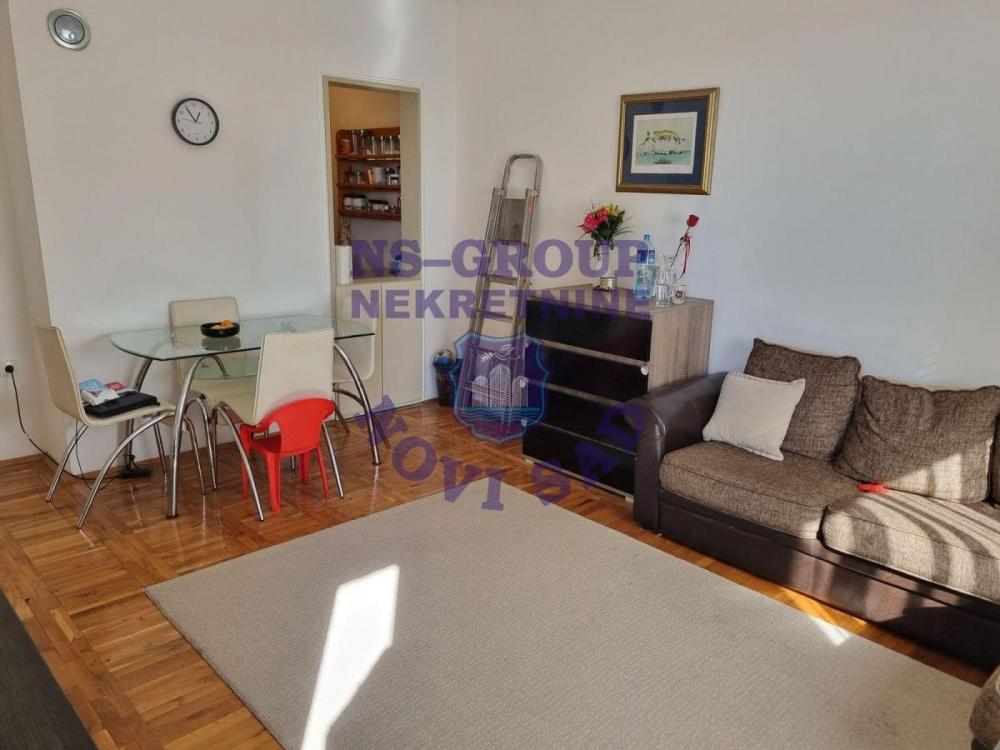 Slika 2 - Dvosoban, 46m2, Grbavica Novi Sad, sa terasom, ima lift