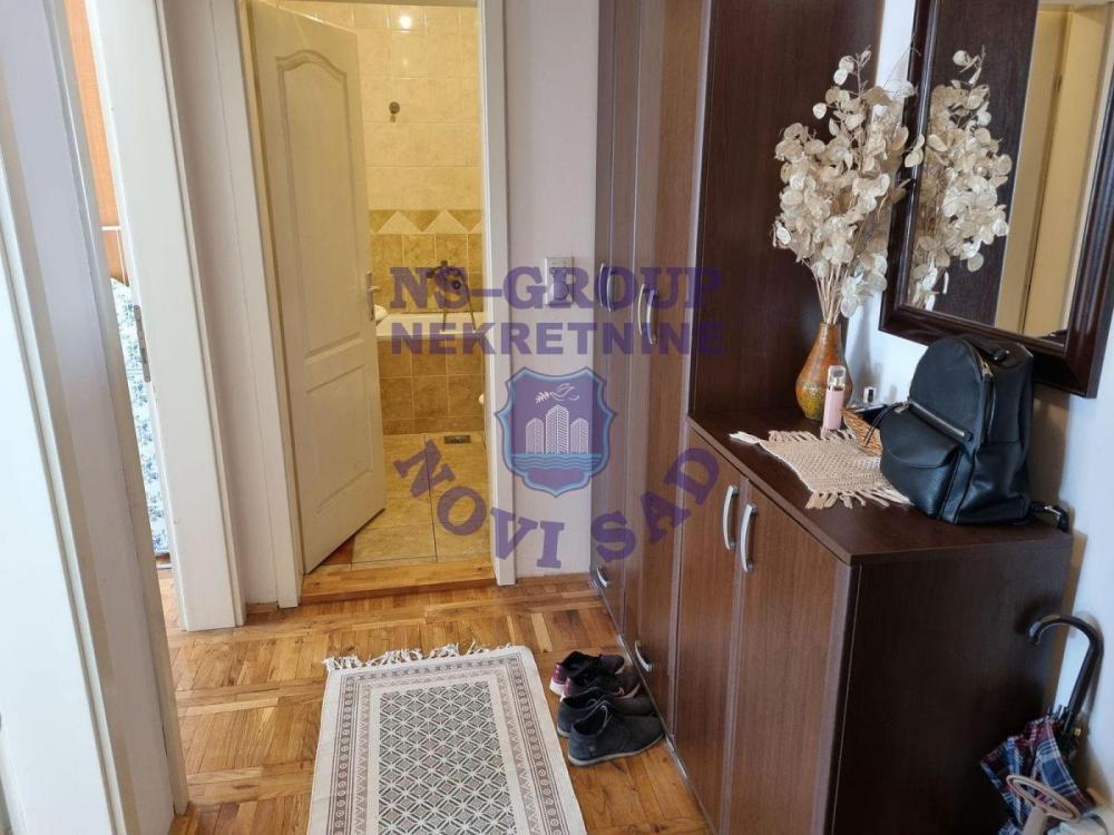Slika 1 - Prodaja stana, 46m2, Grbavica Novi Sad, sa terasom, ima lift