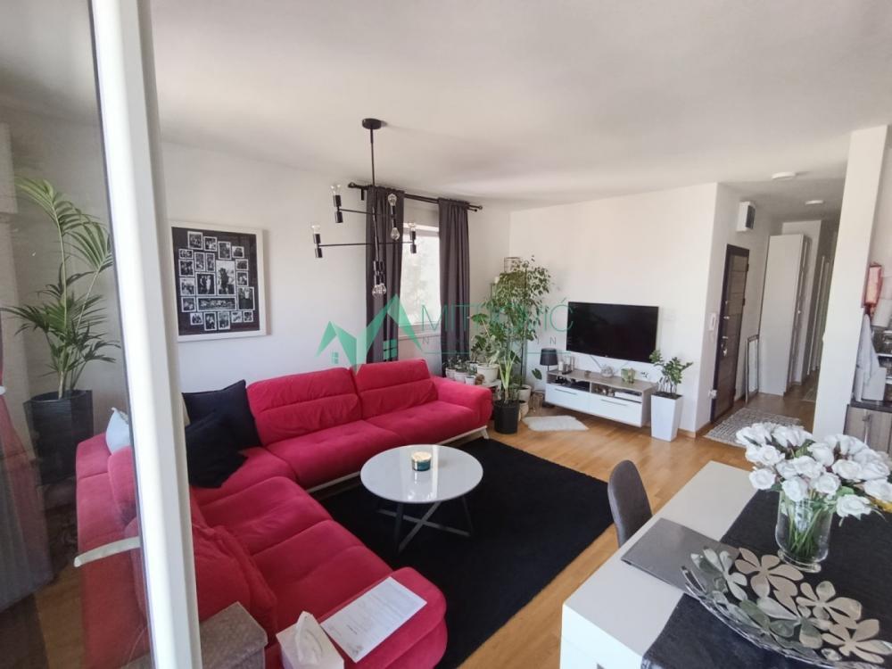 Glavna slika -Trosoban, 72m2, Lipov gaj Novi Sad Novi Sad, sa terasom