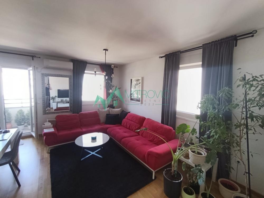 Slika 1 - Trosoban, 72m2, Lipov gaj Novi Sad Novi Sad, sa terasom