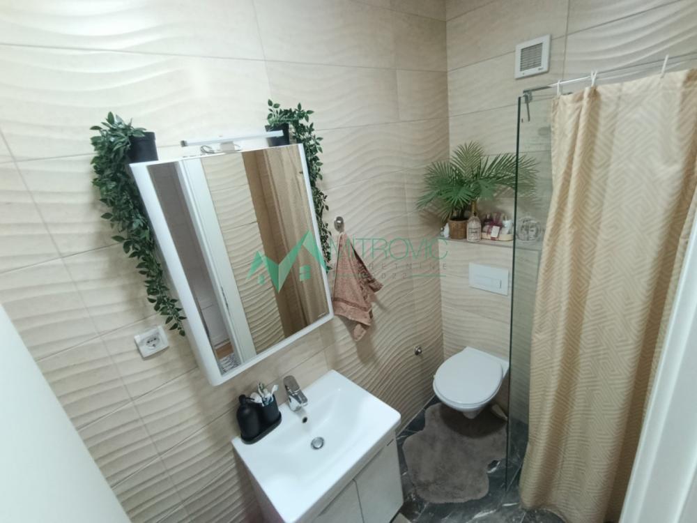 Slika 6 - Trosoban, 72m2, Lipov gaj Novi Sad Novi Sad, sa terasom