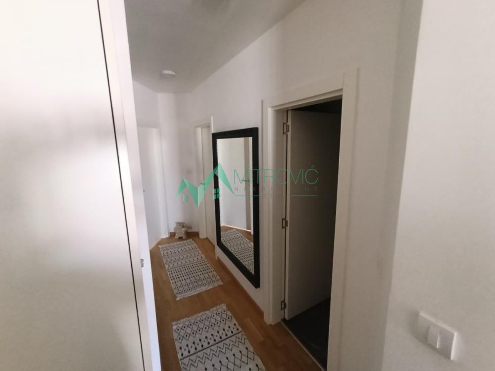 Slika 4 - Trosoban, 72m2, Lipov gaj Novi Sad Novi Sad, sa terasom
