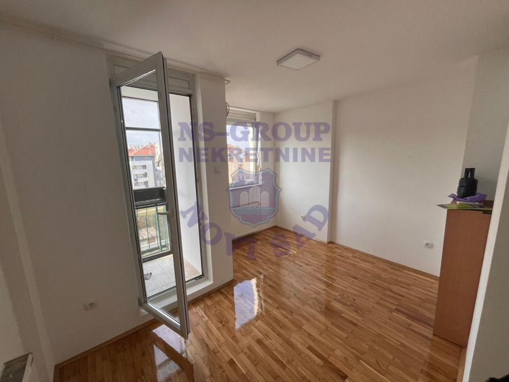 Slika 1 - Odlicna garsonjera na Novom Naselju!