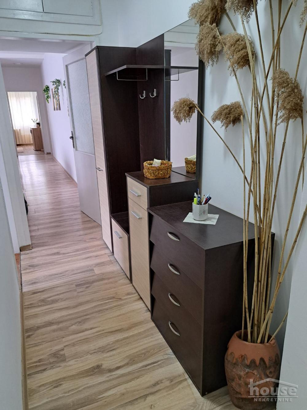 Slika 9 - Stan,NOVI SAD,CENTAR,kv: 78.00, € 227200, ID: 1065744