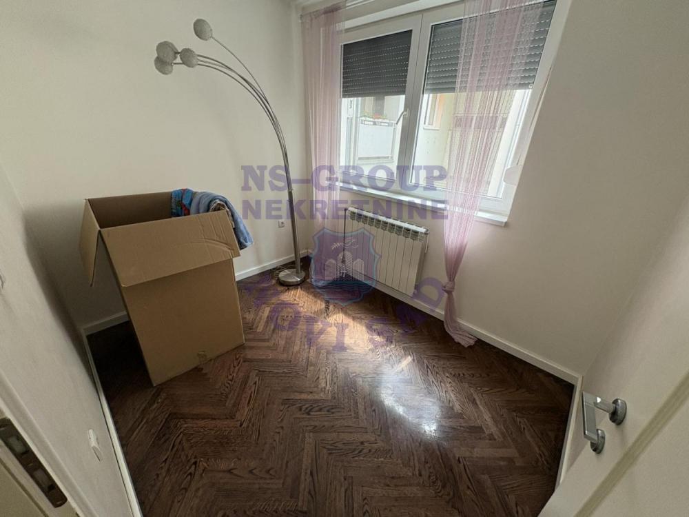 Slika 1 - Trosoban, 94m2, Novi Sad centar Novi Sad, sa terasom