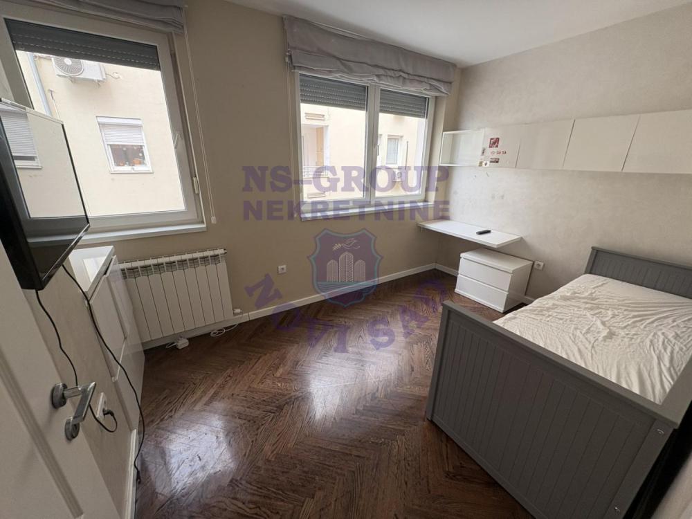 Slika 2 - Trosoban, 94m2, Novi Sad centar Novi Sad, sa terasom