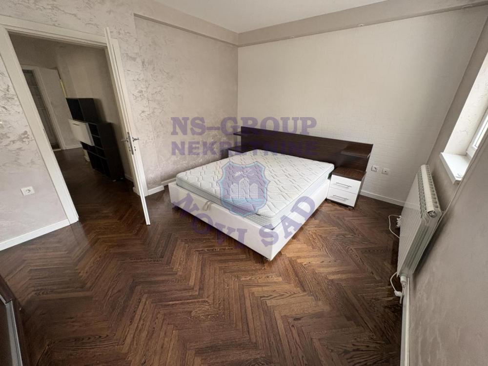 Slika 4 - Trosoban, 94m2, Novi Sad centar Novi Sad, sa terasom
