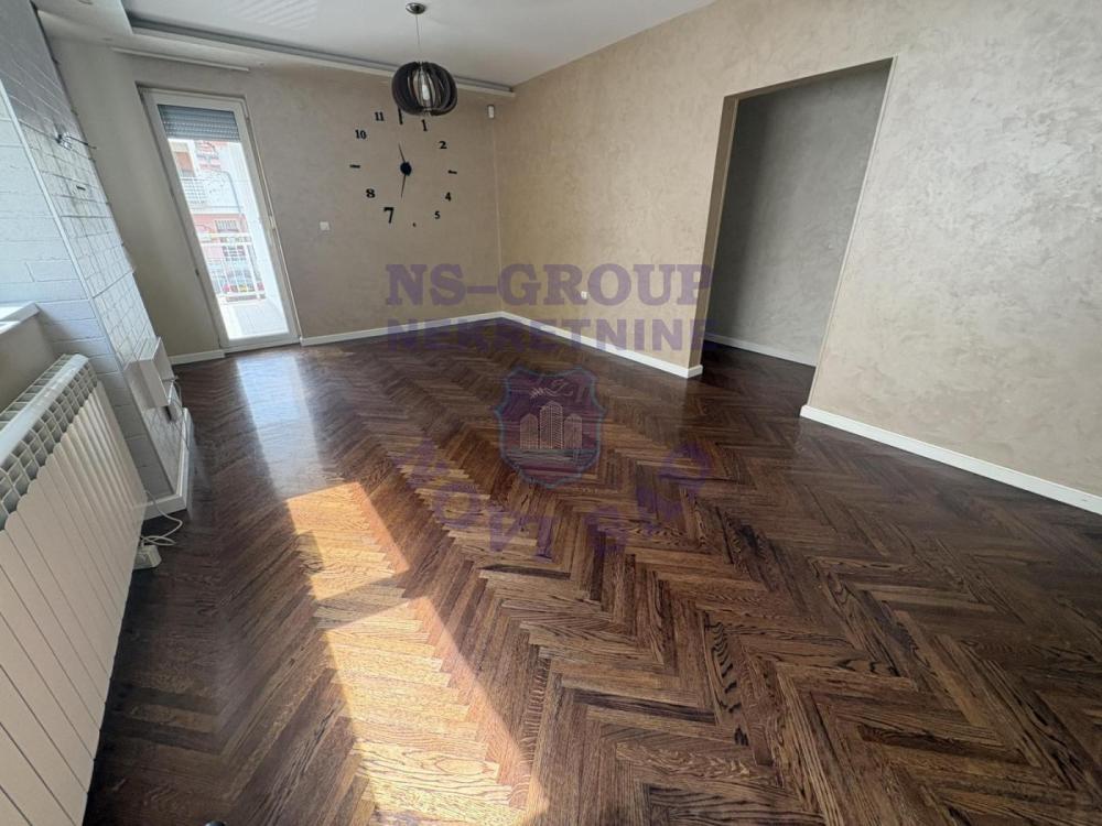 Slika 7 - Trosoban, 94m2, Novi Sad centar Novi Sad, sa terasom