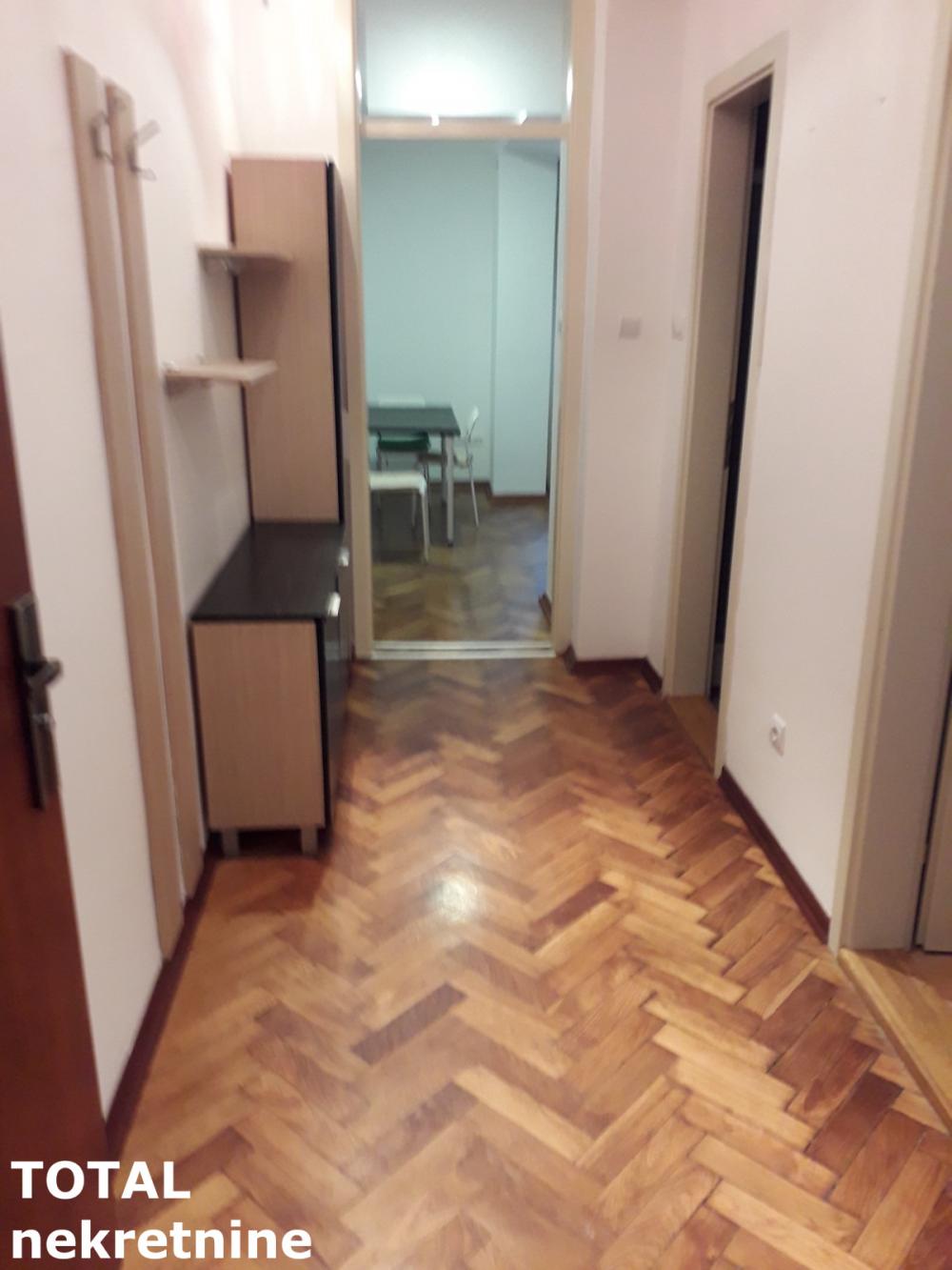 Slika 6 - Stan,NOVI SAD,CENTAR,kv: 46.00, € 196000, ID: 1100605