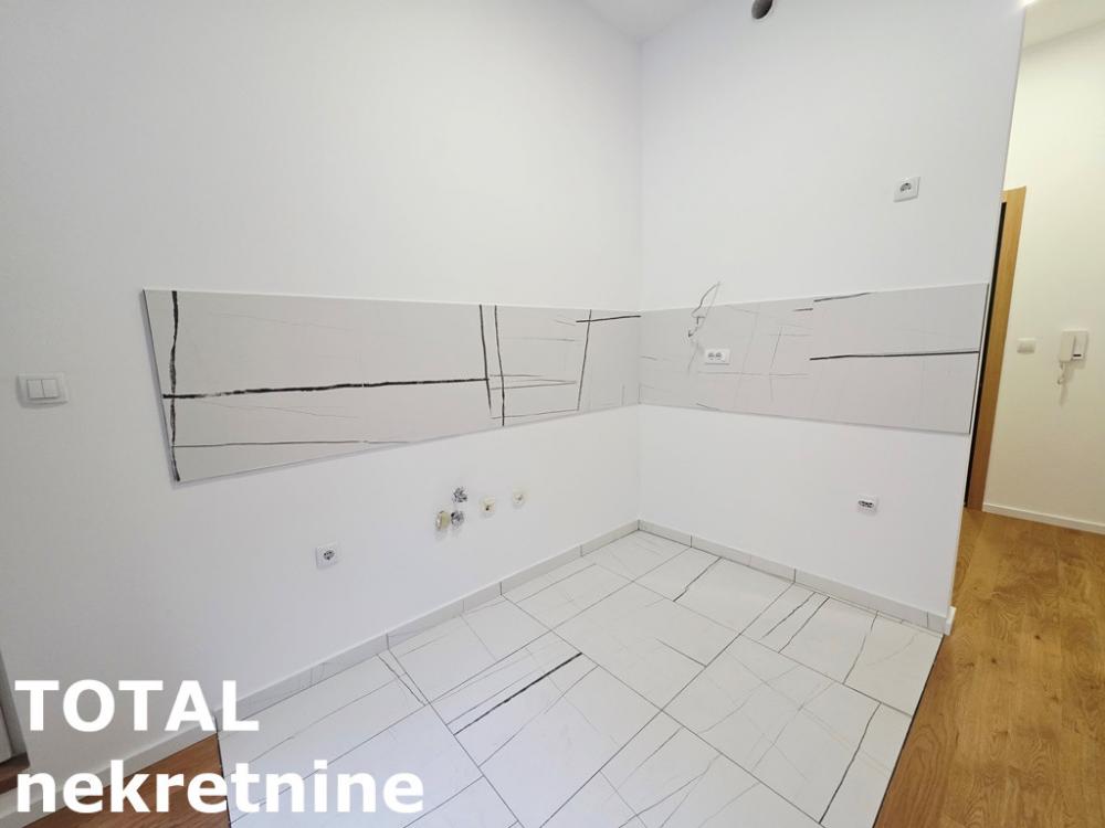 Slika 4 - Stan,NOVI SAD,SAJAM,kv: 29.00, € 105000, ID: 1102557