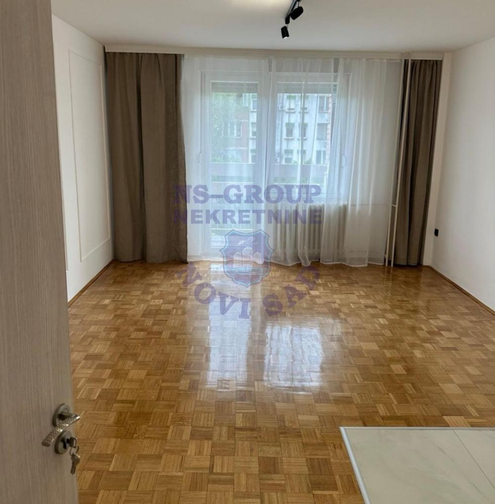 Slika 1 - Dvoiposoban, 60m2, Novo naselje Novi Sad, sa terasom, ima lift