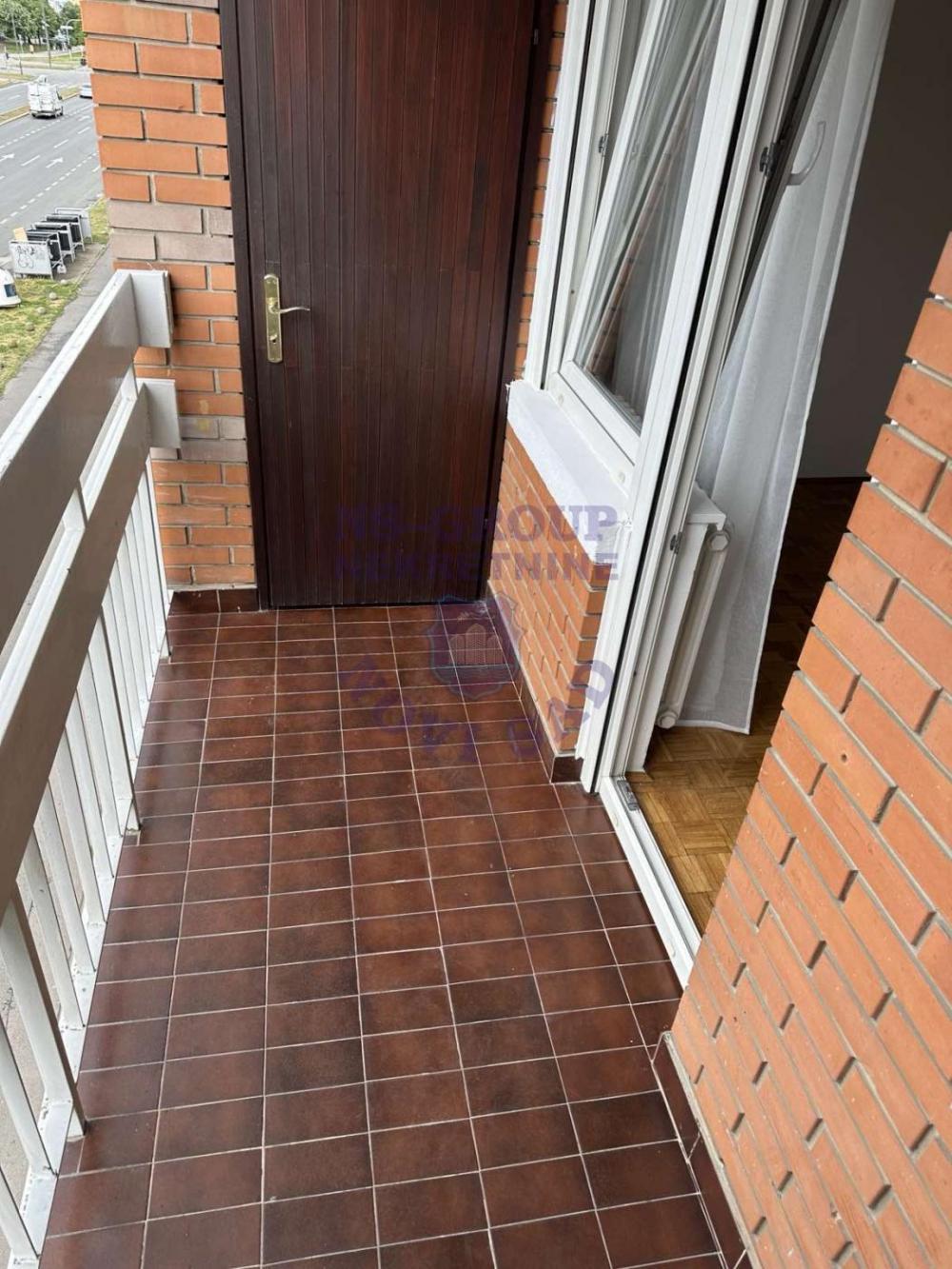 Slika 6 - Dvoiposoban, 60m2, Novo naselje Novi Sad, sa terasom, ima lift