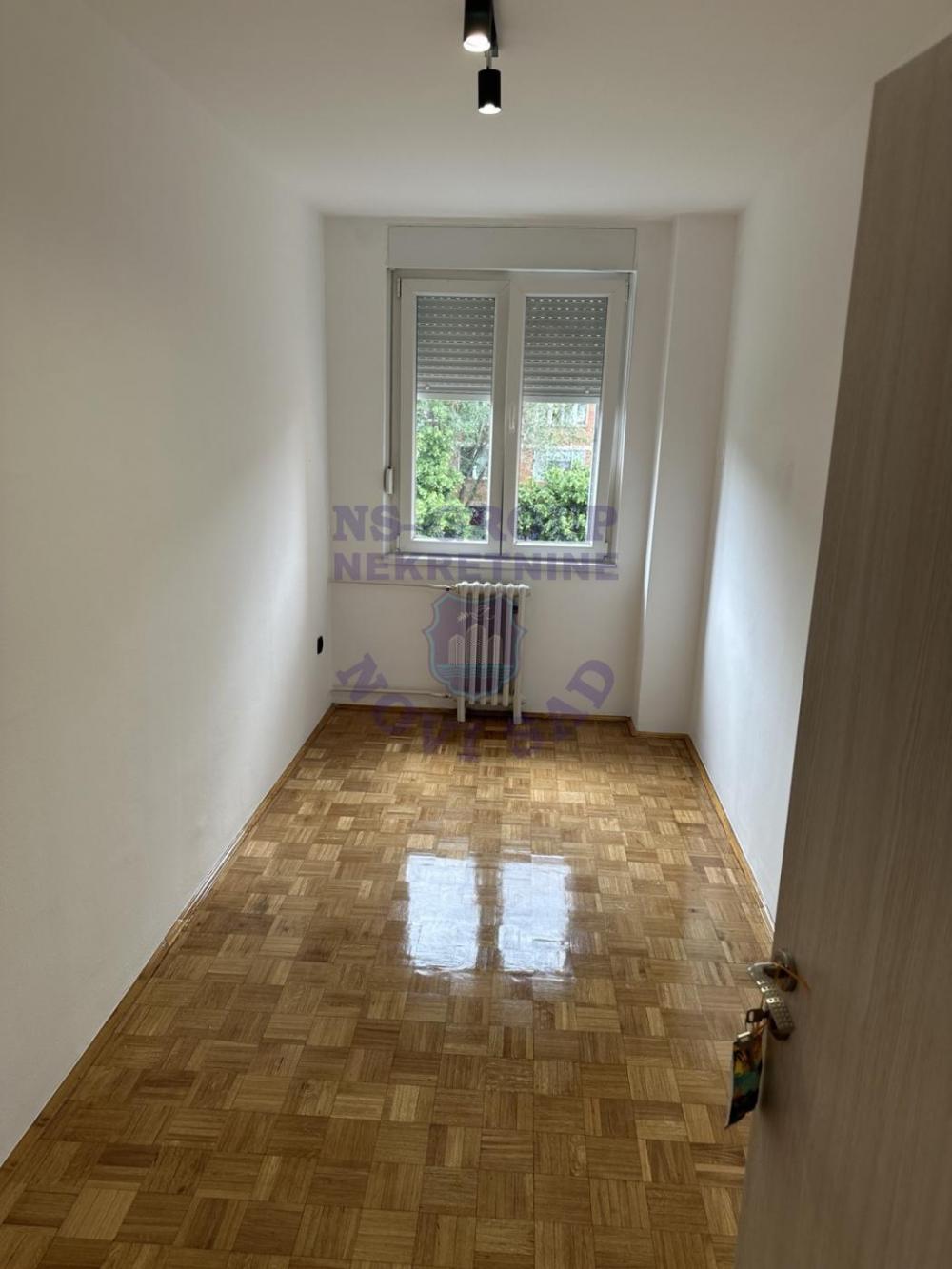 Slika 4 - Dvoiposoban, 60m2, Novo naselje Novi Sad, sa terasom, ima lift