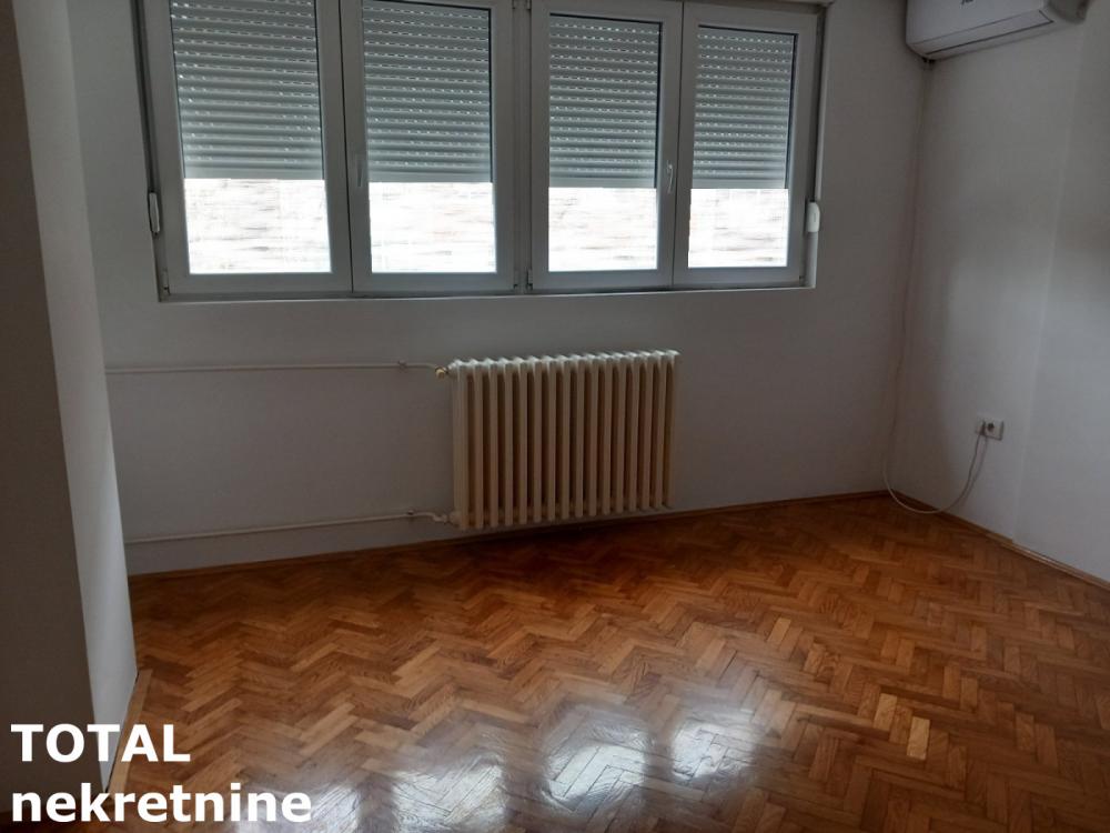 Slika 1 - Stan,NOVI SAD,BULEVAR,kv: 31.00, € 114000, ID: 1102588