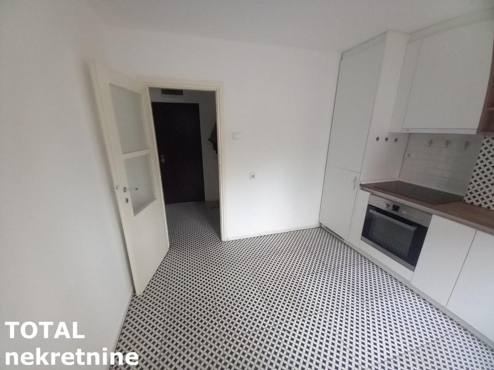 Slika 4 - Stan,NOVI SAD,BULEVAR,kv: 31.00, € 114000, ID: 1102588