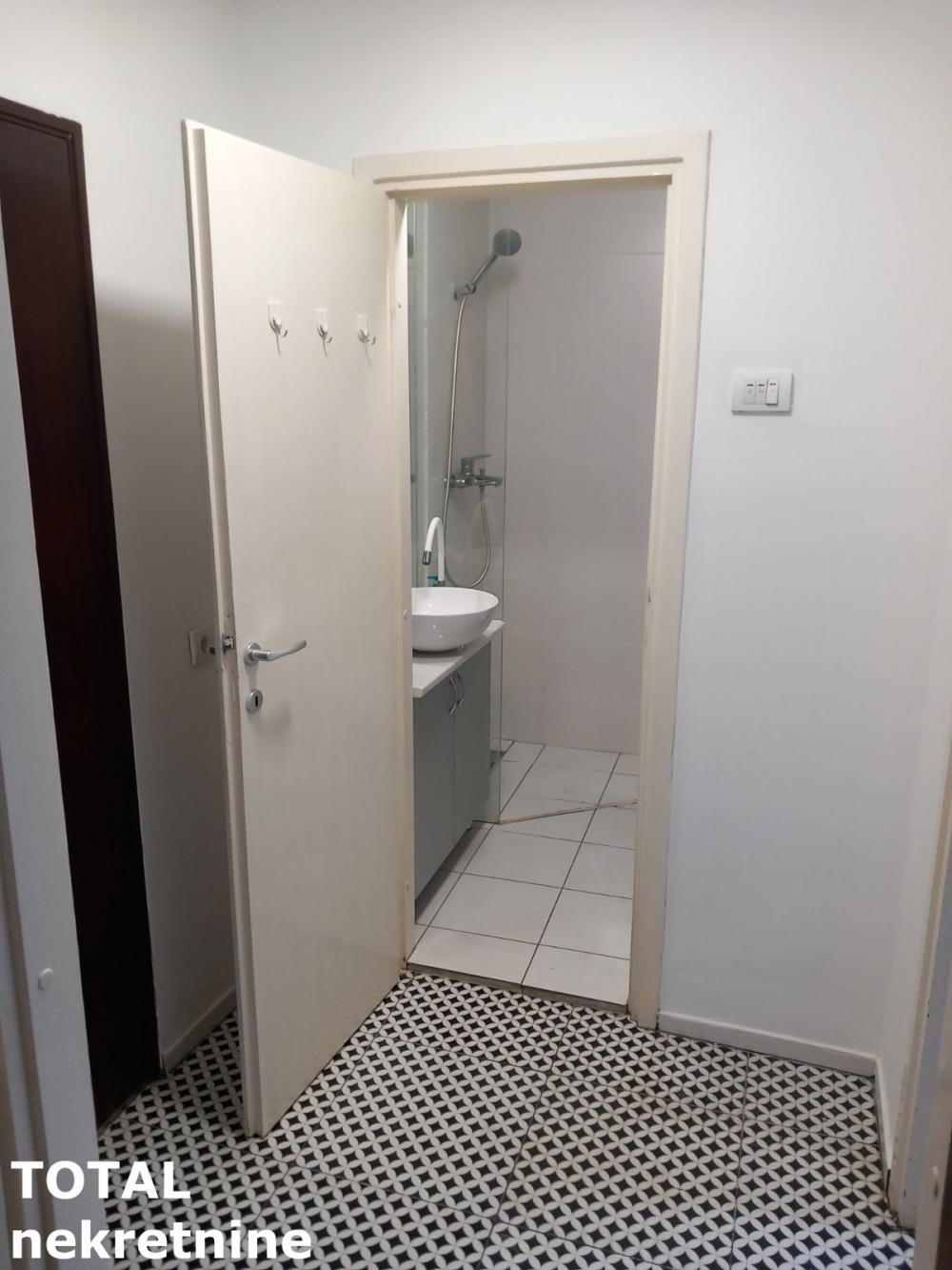 Slika 7 - Stan,NOVI SAD,BULEVAR,kv: 31.00, € 114000, ID: 1102588