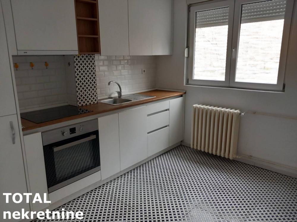 Slika 2 - Stan,NOVI SAD,BULEVAR,kv: 31.00, € 114000, ID: 1102588