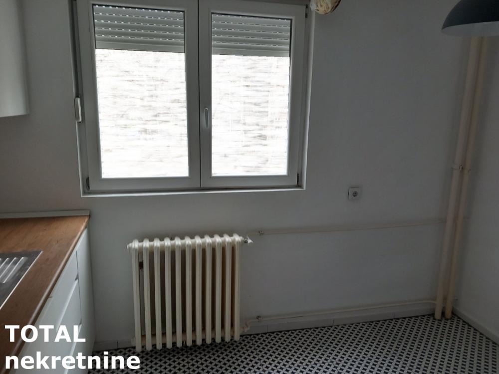 Slika 3 - Stan,NOVI SAD,BULEVAR,kv: 31.00, € 114000, ID: 1102588