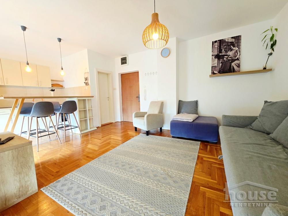 Slika 3 - Stan,NOVI SAD,BULEVAR,kv: 34.00, € 100000, ID: 1065650