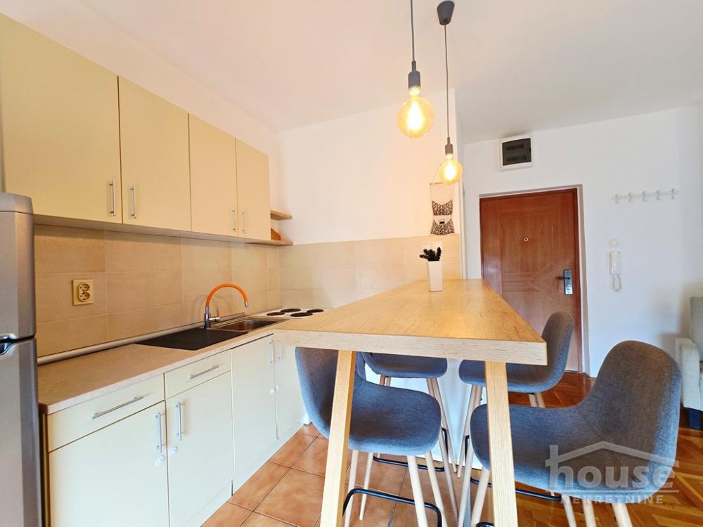 Slika 7 - Stan,NOVI SAD,BULEVAR,kv: 34.00, € 100000, ID: 1065650