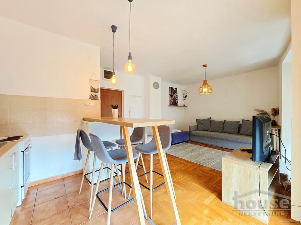 Slika 8 - Stan,NOVI SAD,BULEVAR,kv: 34.00, € 100000, ID: 1065650